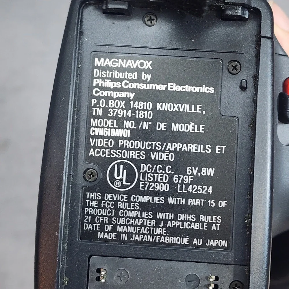 Magnavox EasyCam VHS-C Camcorder CVN610AV01 8:1 Zoom Vintage Video Not Tested